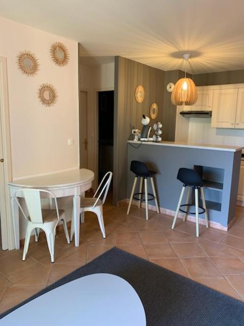 Appartement Cosy Avec Climatisation Reversible Golf De Saumane ภายนอก รูปภาพ